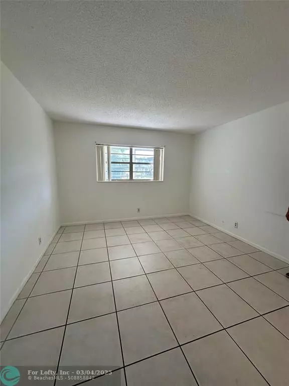 Lauderdale Lakes, FL 33313,5031 W Oakland Park Blvd  #105