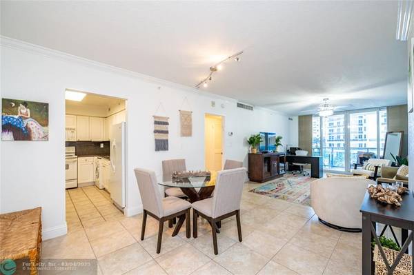 Hollywood, FL 33019,2501 S Ocean Dr  #517