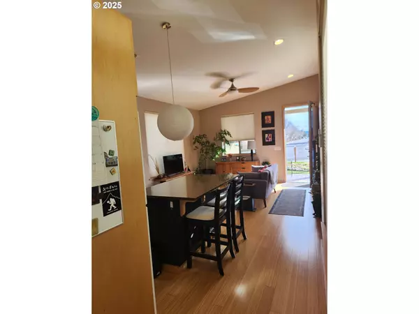 Eugene, OR 97401,1200 SHERATON DR #1