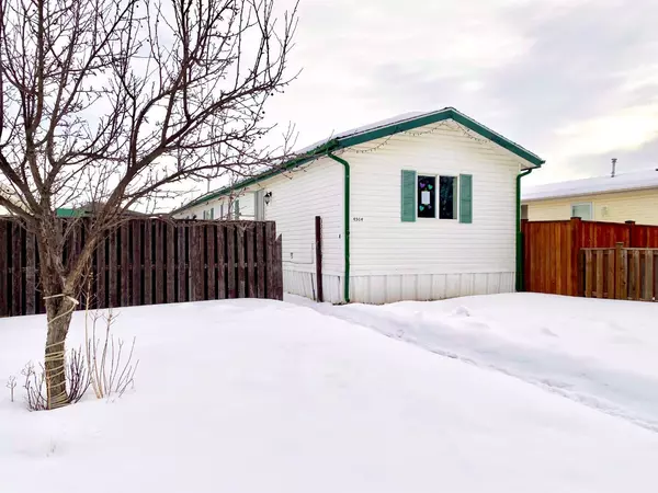 4504 59 ST, Rocky Mountain House, AB T4T1N9