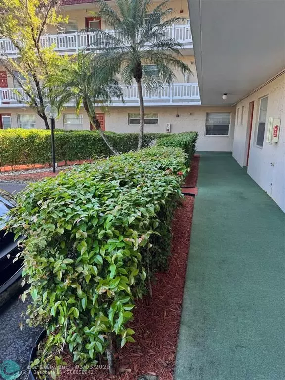 Lauderhill, FL 33319,3774 Inverrary Blvd  #106P