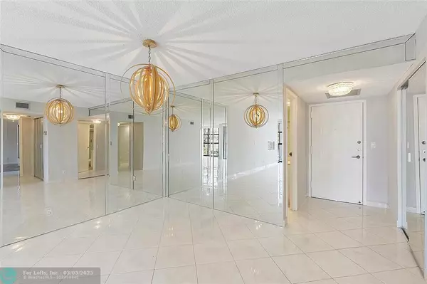 Hallandale Beach, FL 33009,600 Parkview Dr  #308