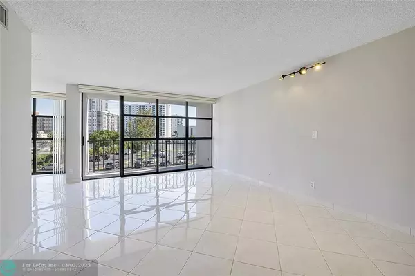 Hallandale Beach, FL 33009,600 Parkview Dr  #308