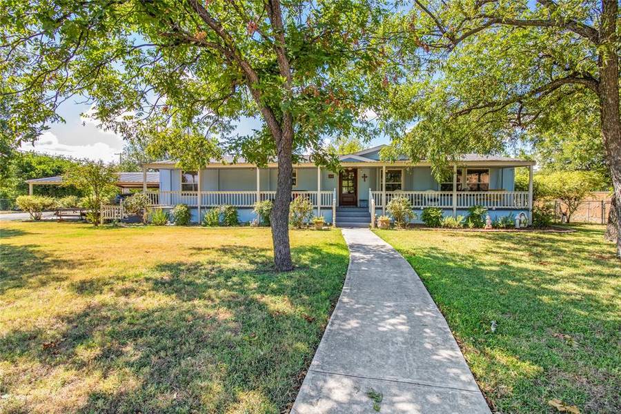 212 E Mesquite Street, Coleman, TX 76834