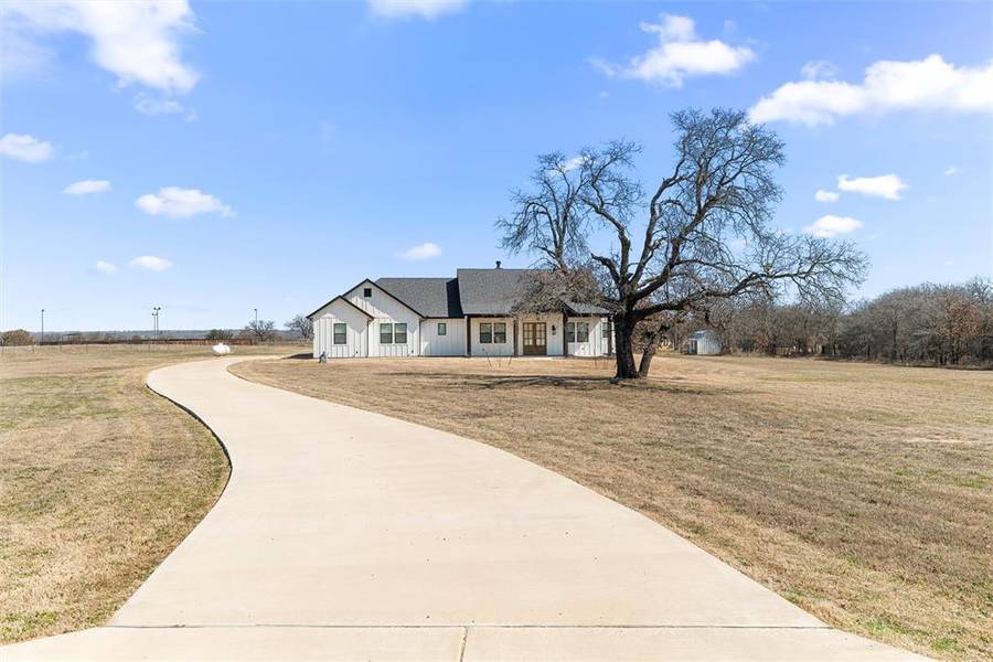 420 Zonaverde Court, Poolville, TX 76487