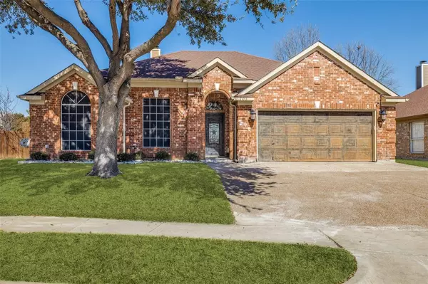 703 Gentry Drive, Arlington, TX 76018