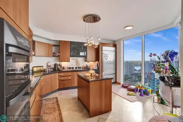 Sunny Isles Beach, FL 33160,17555 Collins Avenue  #2604