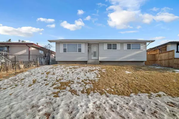 2339 Vista CRES Northeast, Calgary, AB T2E 6J2