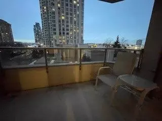 Mississauga, ON L5R 4B1,25 Kingsbridge Gardens CIR #523