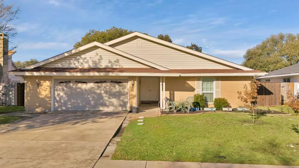 2107 Via Del Norte, Carrollton, TX 75006