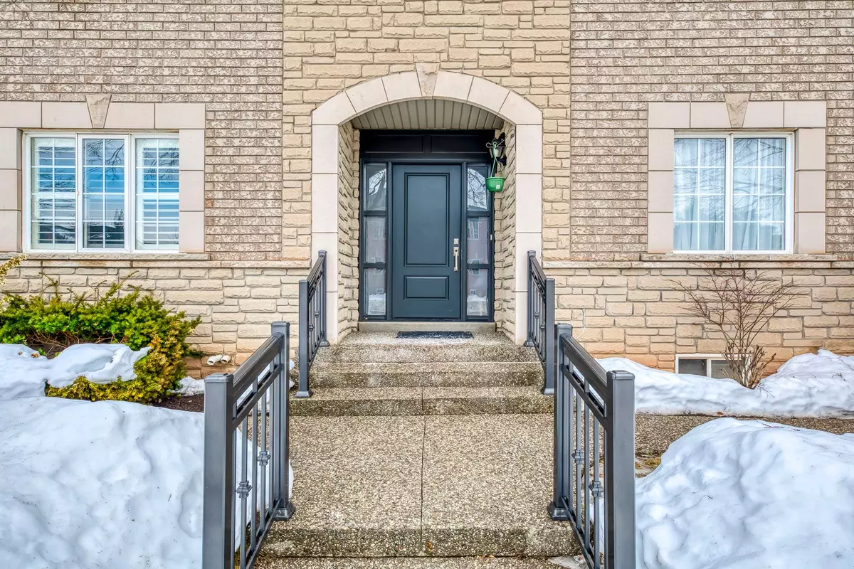 Oakville, ON L6M 3W2,1390 Brookstar DR