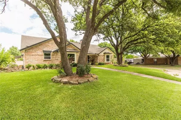 415 Ramblewood Circle, Desoto, TX 75115