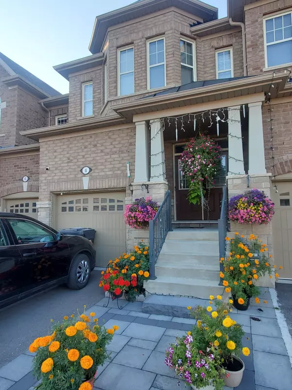 4 Hogan Manor DR,  Brampton,  ON L7A 4V4