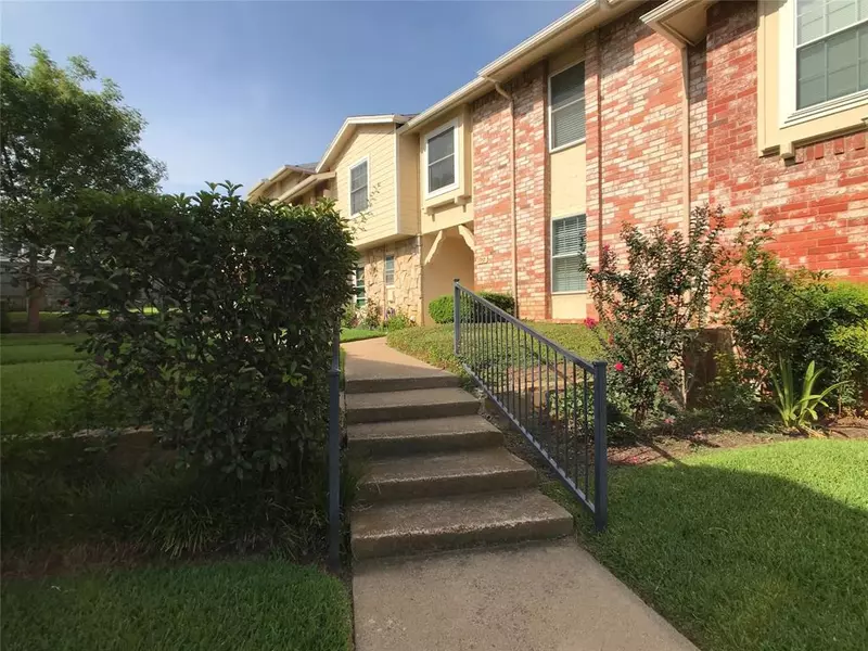 1957 Shorewood Drive, Grapevine, TX 76051