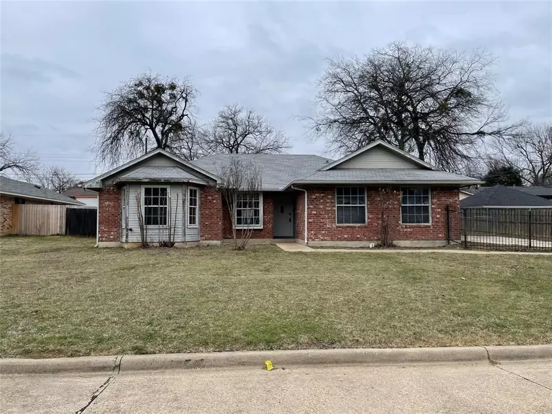 914 Waterbury Street, Grand Prairie, TX 75051