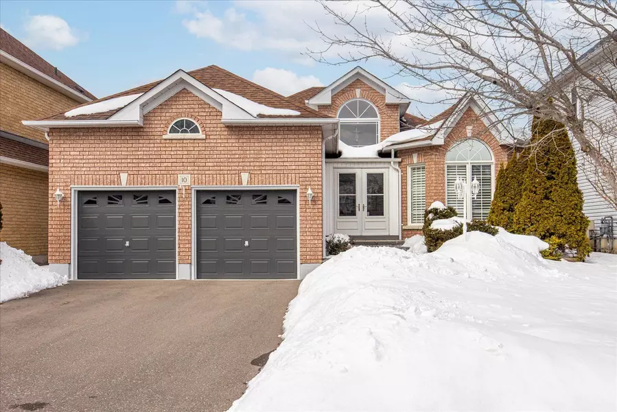 10 Sandford CRES, Whitby, ON L1R 2R7