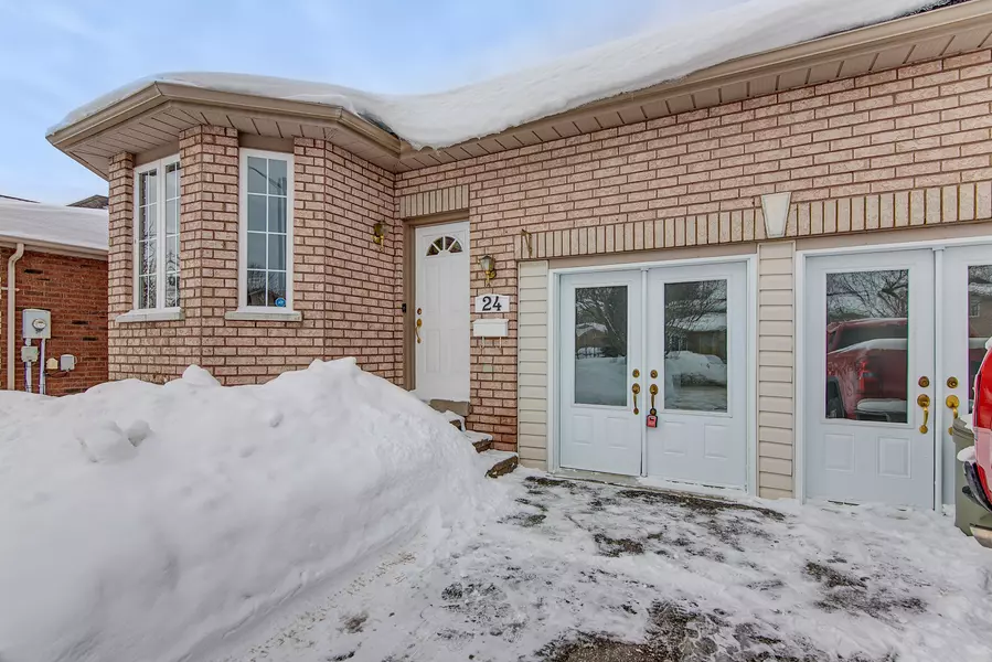 24 Twiss DR, Barrie, ON L4N 8P3