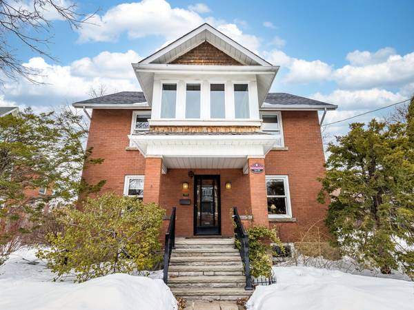 32 Wellington ST E, Brampton, ON L6W 1Y4