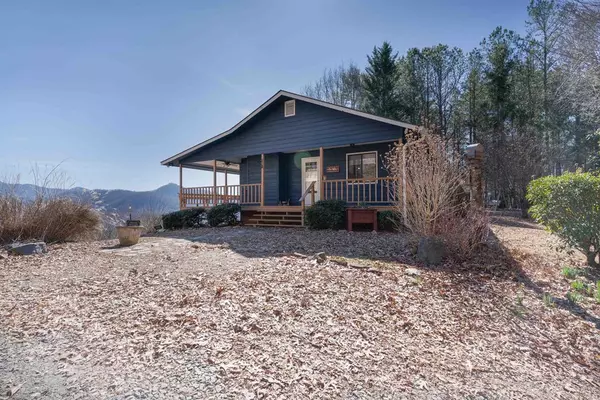 608 Caesars Cove Drive, Hayesville, NC 28904