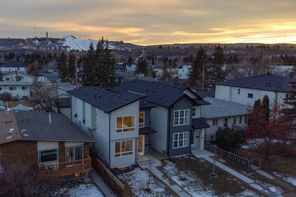 8505 47 AVE NW, Calgary, AB T3B 1Z8