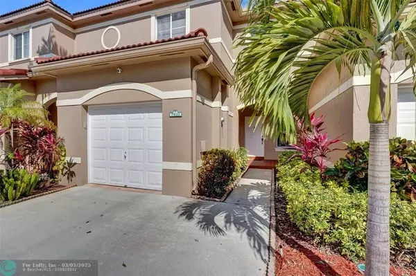 7633 N Southwood Cir, Davie, FL 33328