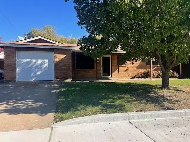 329 Thompson Drive, Saginaw, TX 76179