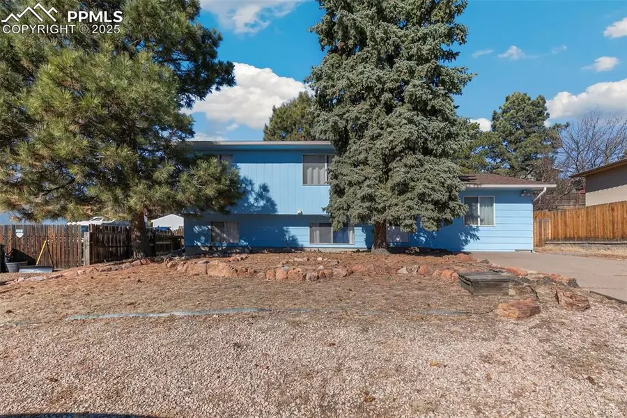 1226 Chiricahua DR, Colorado Springs, CO 80915