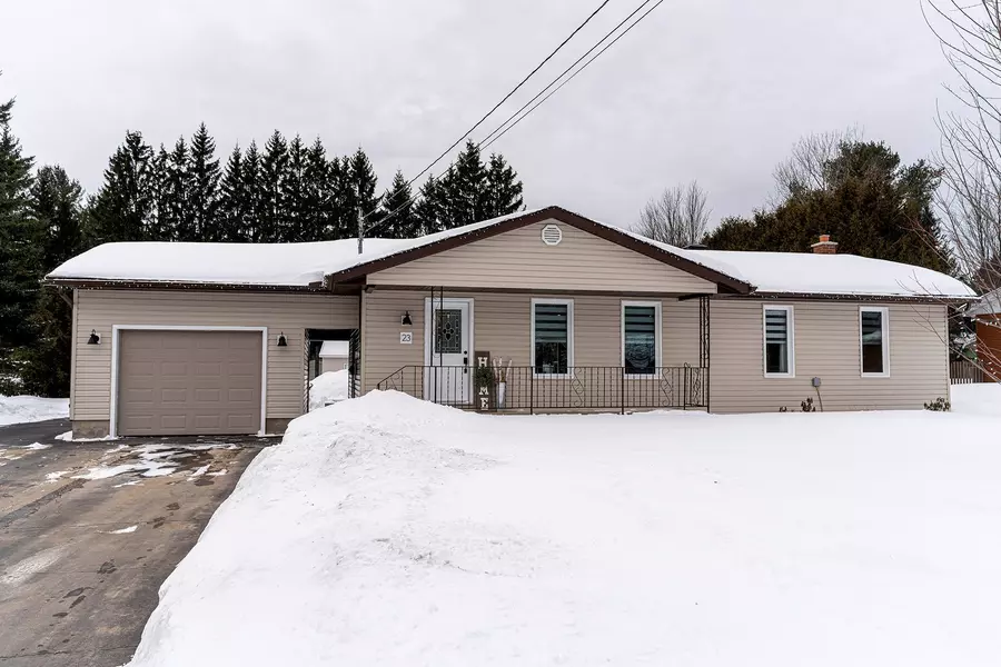 23 Hoffman ST, Petawawa, ON K8H 2J6