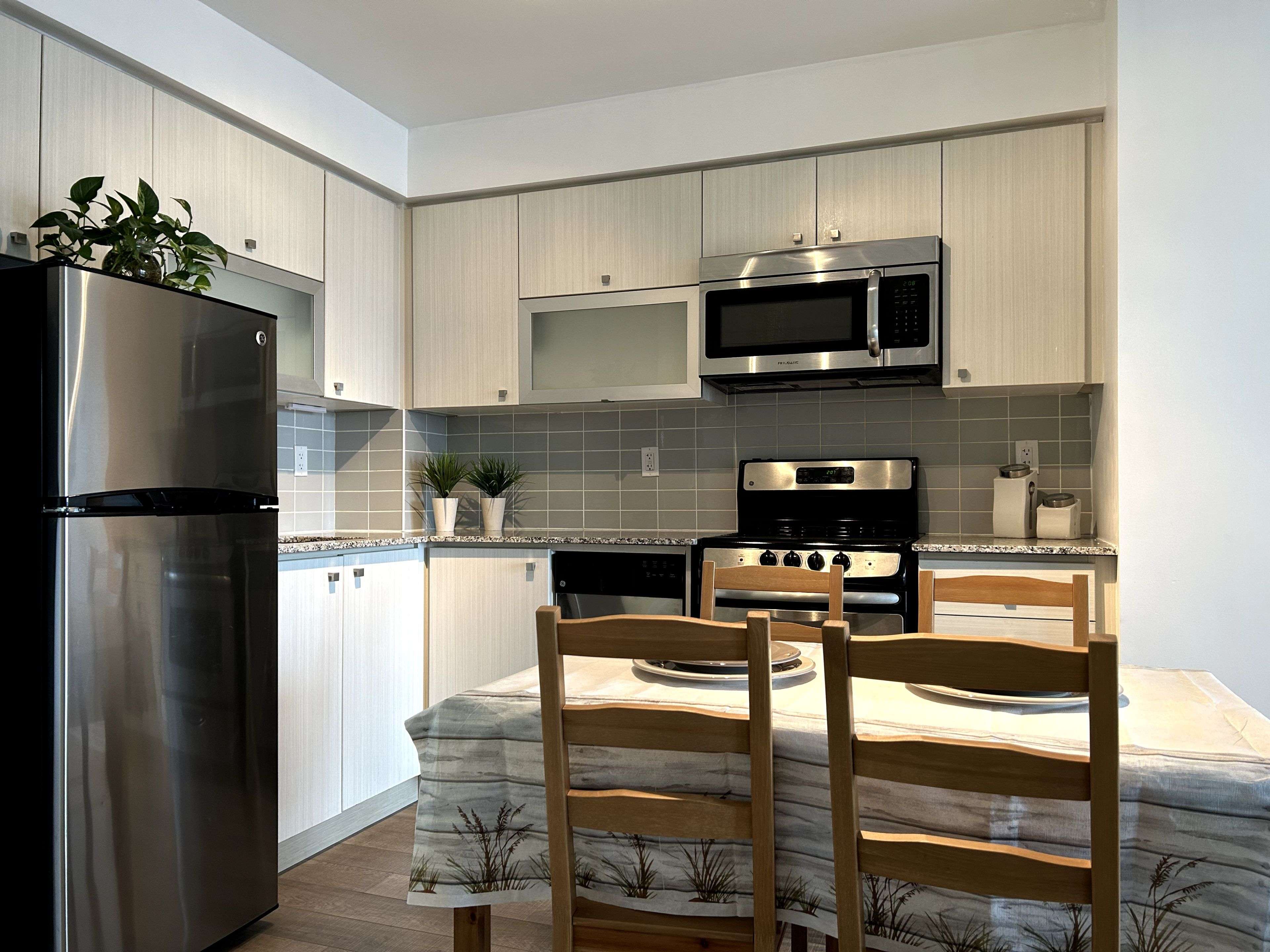 Toronto C15, ON M2J 0B4,275 Yorkland RD #1612