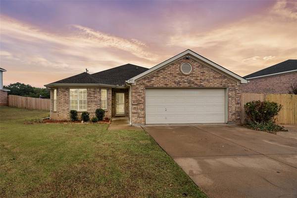 2917 Meandering Way,  Granbury,  TX 76049