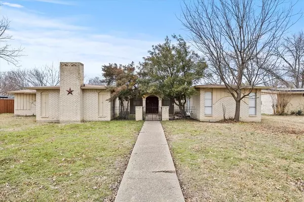 105 Elm Crest Drive, Rowlett, TX 75160