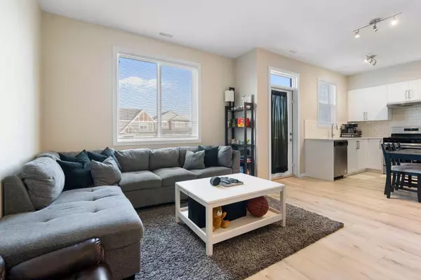 375 Redstone WALK Northeast #202, Calgary, AB T3N1M5