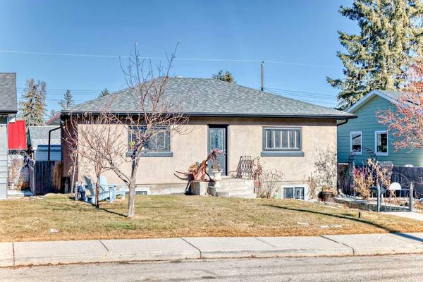 8836 33 AVE NW, Calgary, AB T3B1M5