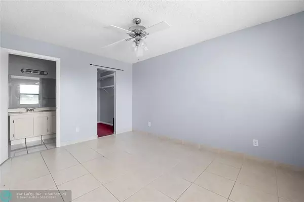 Hollywood, FL 33026,1040 NW 106th Ter  #203