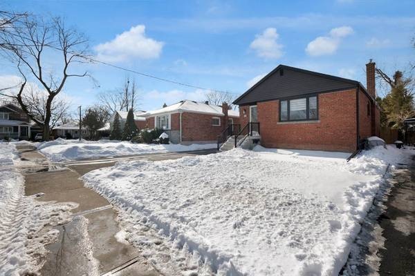 6 Rufford RD #Bmst, Toronto W06, ON M8W 4V4