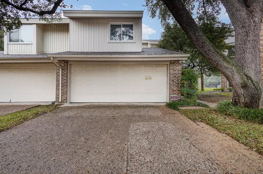 2926 Woodcroft Circle, Carrollton, TX 75006