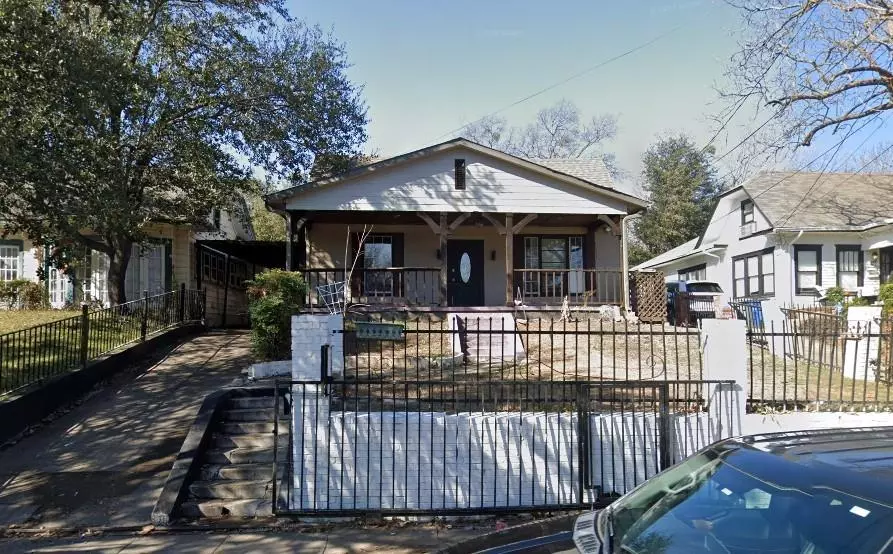 811 N Crawford Street, Dallas, TX 75203