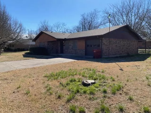 1304 S LOCUST, Clarksville, TX 75426