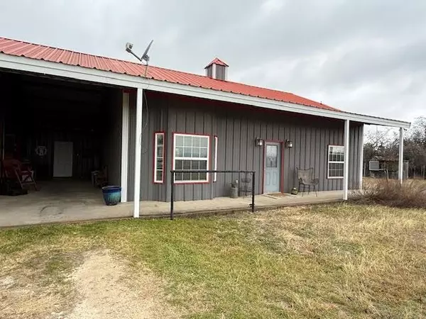 585 Lookout Point, Stephenville, TX 76401