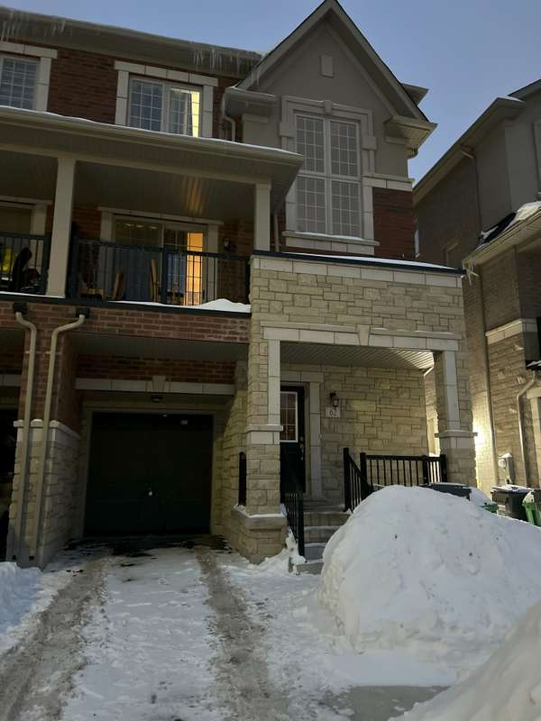 62 Hashmi PL, Brampton, ON L6Y 6K1