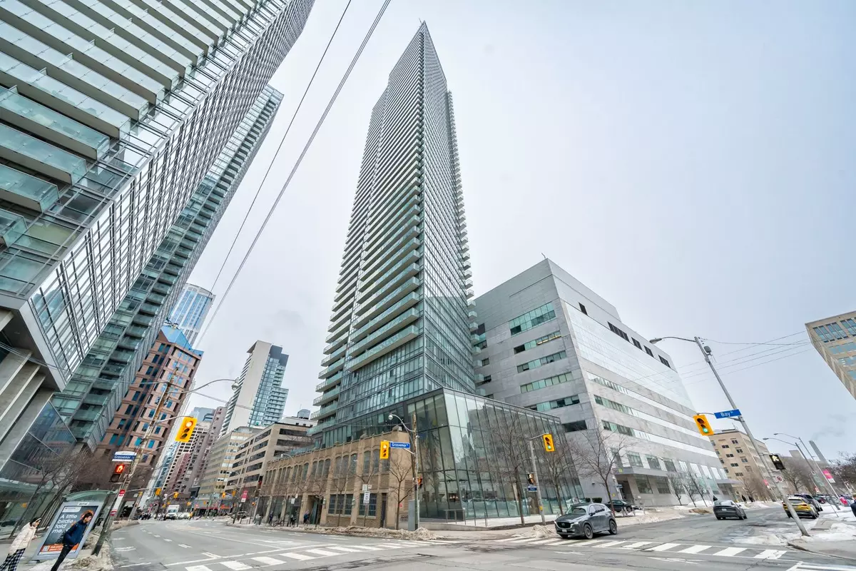 Toronto C01, ON M5S 1Z6,832 Bay ST #3906