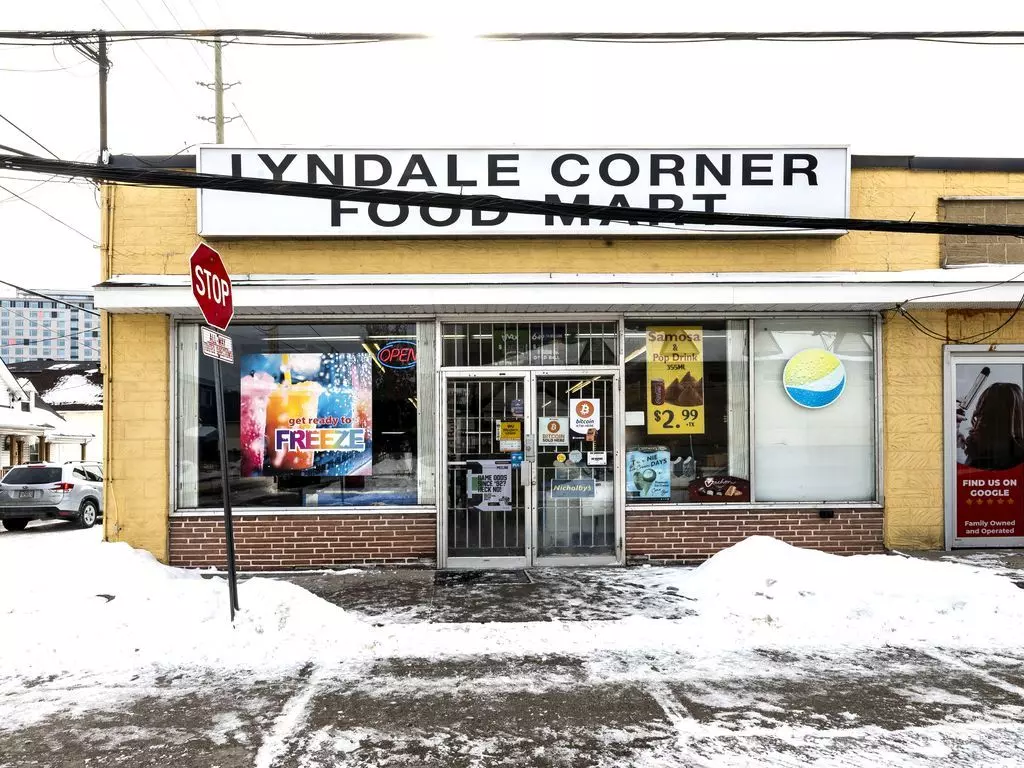 West Centre Town, ON K1Y 2M8,60 Lyndale AVE