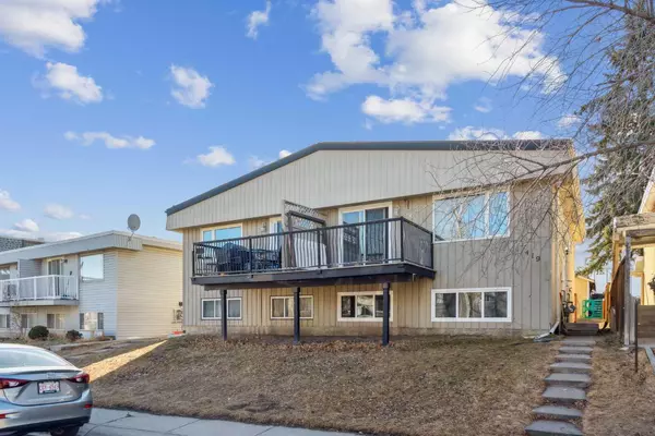 419 Huntsville CRES Northwest, Calgary, AB T2K 4W3