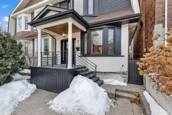 Toronto C04, ON M4R 1W7,812 Duplex AVE