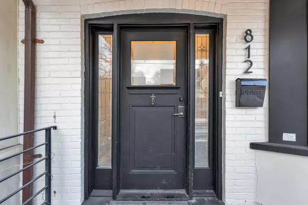 Toronto C04, ON M4R 1W7,812 Duplex AVE