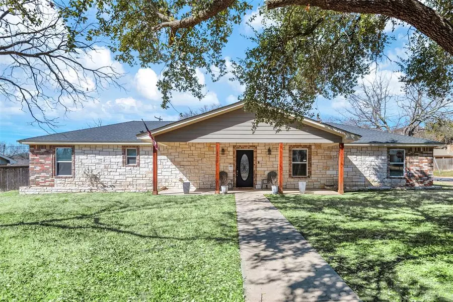 3900 Sundown Drive, Benbrook, TX 76116