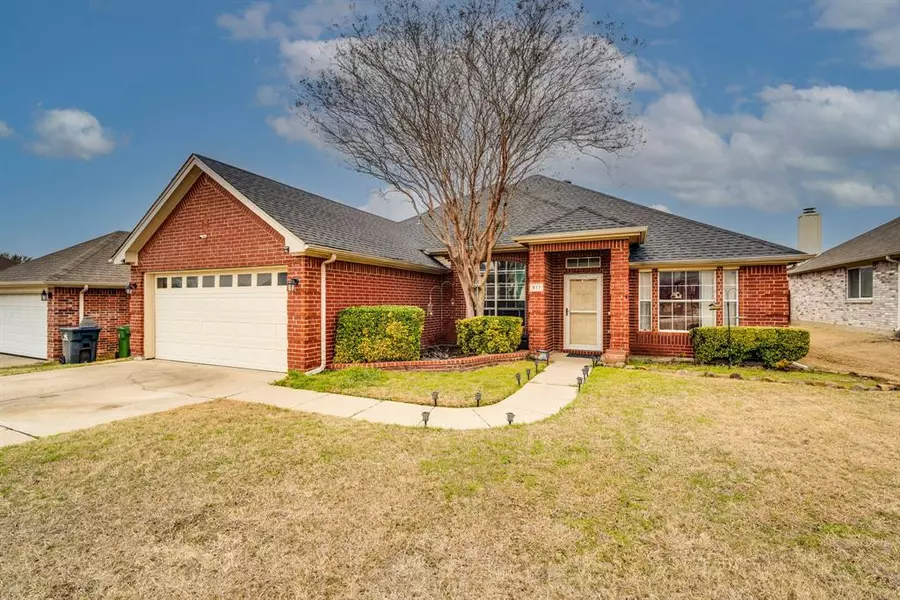 817 Ogden Drive, Arlington, TX 76001