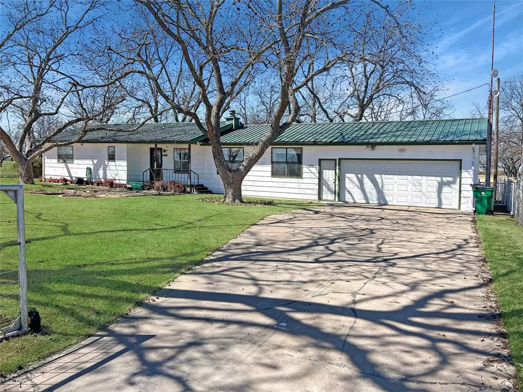 Carbon, TX 76435,506 Avenue C