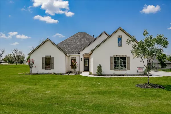 2719 Village Road, Granbury, TX 76049