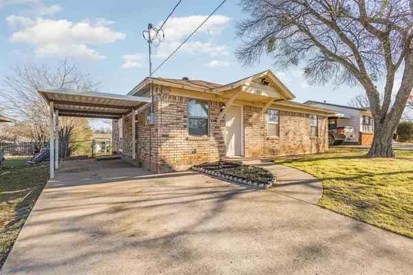 621 Boardwalk Lane, Denton, TX 76205